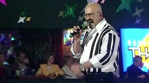 Почему сегодня так редко звучит патриотичный "Флагманский марш" Александра Розенбаума?