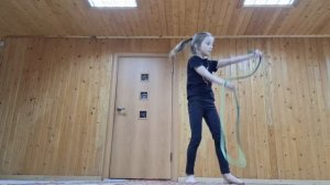 красивый зажигательный танец со скакалкой