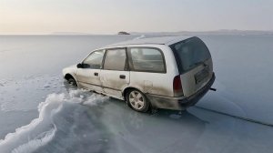 Провалившиеся под лед машины и погибшие люди: кадры и истории, которые повторяются из года в год.