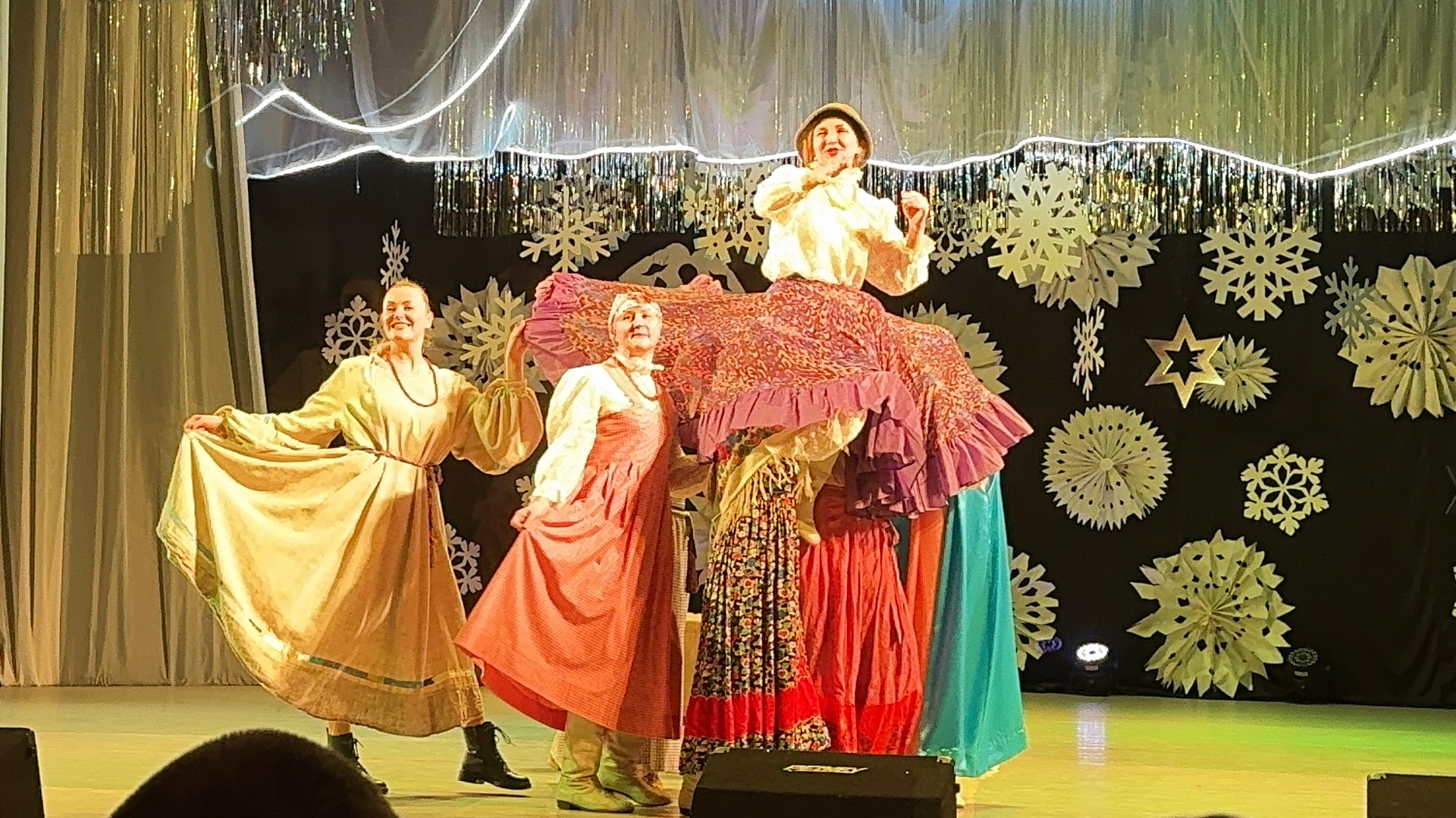 Спектакль «Веселые небывальщины» по мотивам сказок Писахова. Театральный коллектив «Наш театр». смотреть онлайн