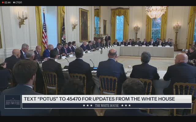 1 из 2 Президент Трамп встреча с руководителями нефтегазовых компаний и ответы прессе, 09.01.2026 смотреть онлайн