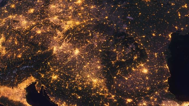 Бесплатное видео футаж, Планета Земля Ночью. Восточная Европа Вид из Космоса с Орбиты. Ночной Глобус смотреть онлайн