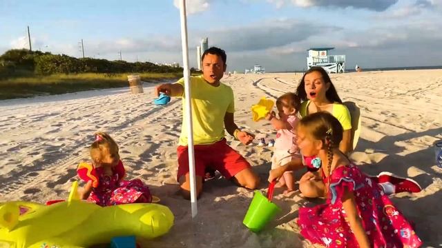 Майя ловит лягушку дома — веселое приключение! смотреть онлайн