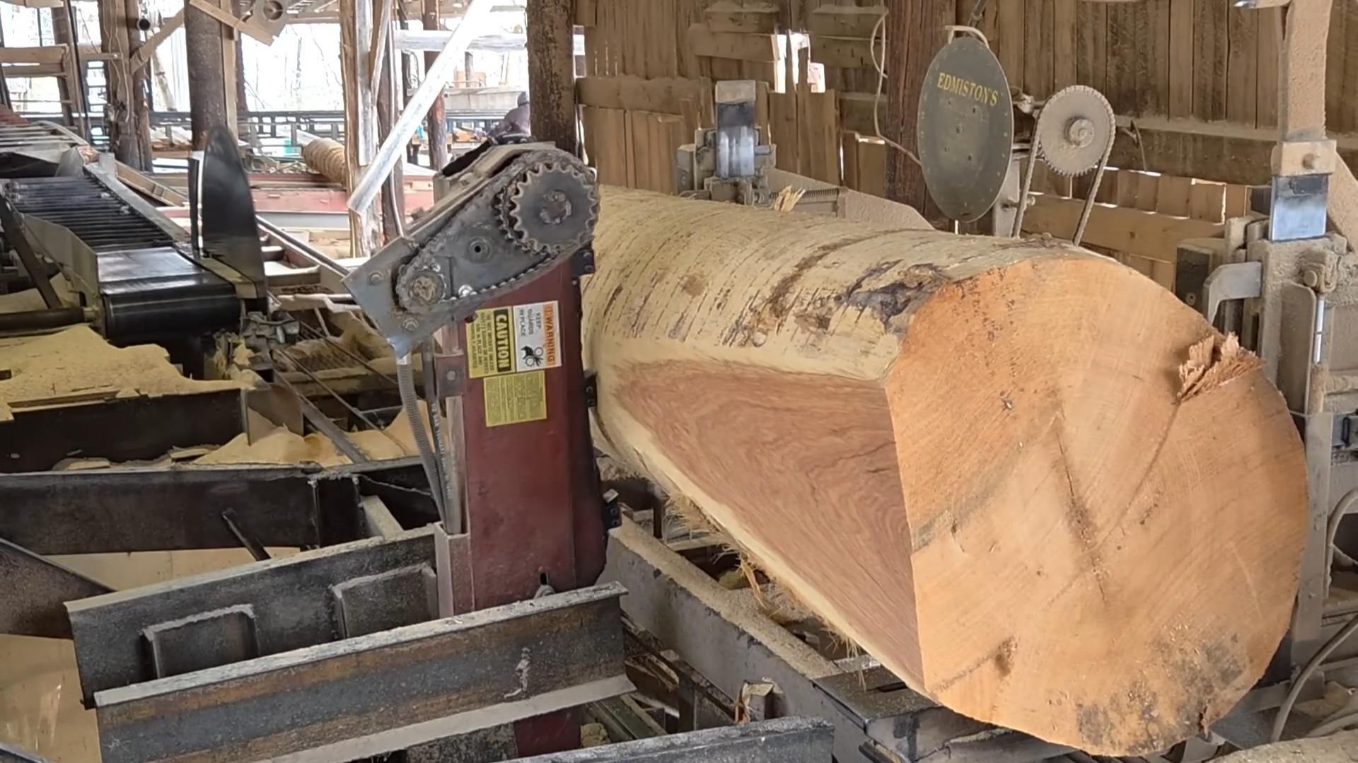 Современная лесопилка / Распиловка красного дуба. смотреть онлайн