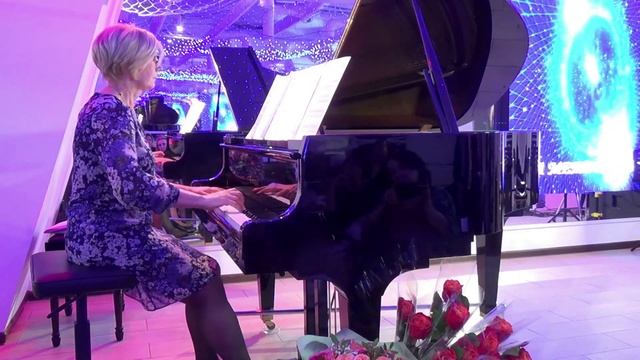 Марина - Queen, "Богемская рапсодия" смотреть онлайн