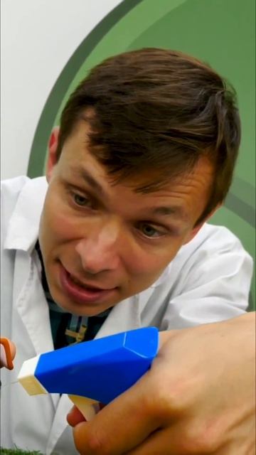 Макс боится воды! Смотри, как Доктор Ой его спасает 😅🐶💦 #тайнаяжизньживотных #шортс #длядетей смотреть онлайн