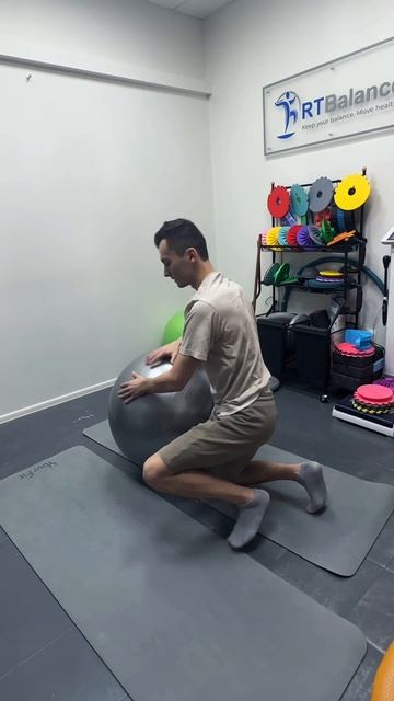 Скрутка на фитболе смотреть онлайн