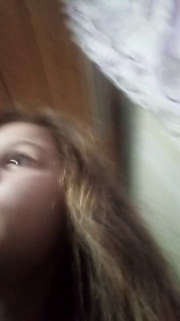 Происходит страные звуки