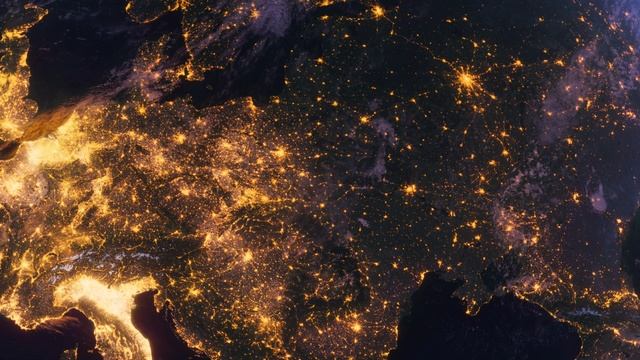 Бесплатное видео футаж, Планета Земля Ночью. Восточная Европа Вид из Космоса с Орбиты. Ночной Глобус смотреть онлайн