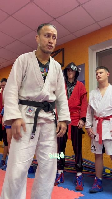 Мастер по ТУРНИКАМ!😎 смотреть онлайн