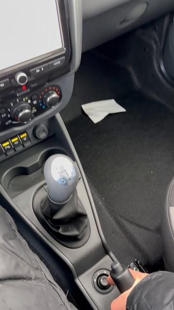 2025 LADA LARGUS CROSS смотреть онлайн