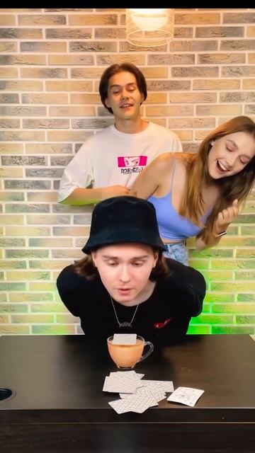 Кто выпьет САМЫЙ МЕРЗКИЙ НАПИТОК😱 смотреть онлайн