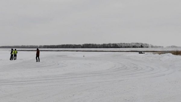 Audi 100 C3 Quattro против Audi A4 B5 Quattro на льду