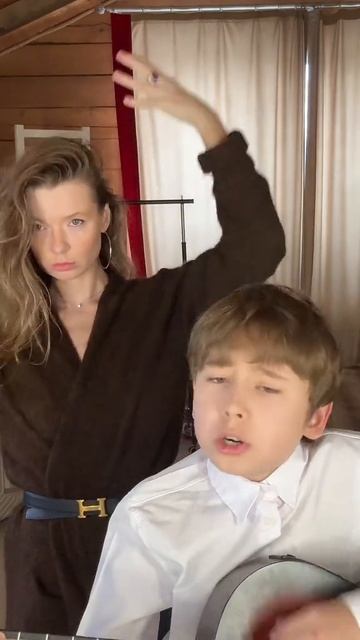 Идёшь по улице, идёшь погулять смотреть онлайн