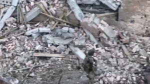 Архивные кадры штурма Часов Яр , на фон стоит броне автомобиль "Сенатор " подбитый .