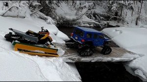 ВИДЕО ПРО МАШИНКИ НА РАДИОУПРАВЛЕНИИ ДЛЯ МАЛЬЧИКОВ ЕДЕМ НА ДЖИПЕ ПО ГЛУБОКОМУ СНЕГУ ИГРУШКИ МАШИНКИ
