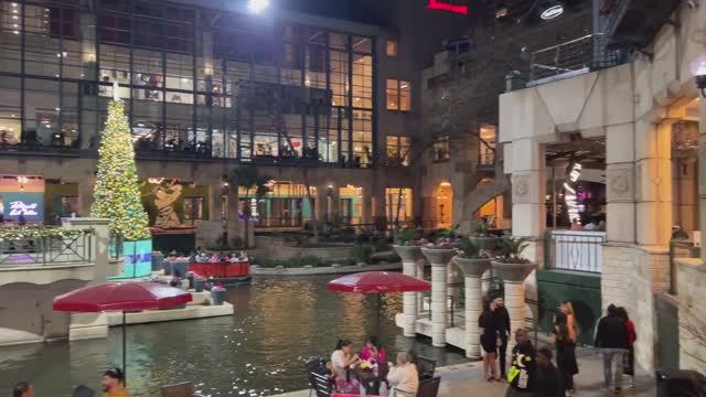 🇺🇸 Сан-Антонио, Техас, США - Прогулка по центру города ночью / 2026 смотреть онлайн