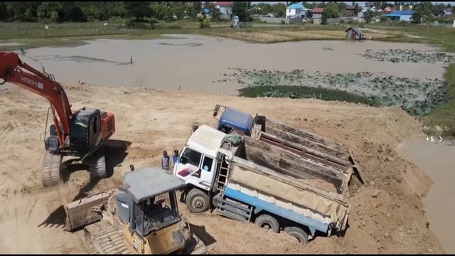 Спасение двух грузовиков после обвала земли смотреть онлайн