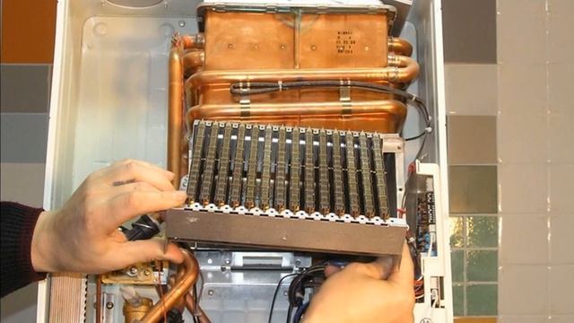 Чем, когда и как промывать теплообменник котла (колонки).Все методы в одном видео. смотреть онлайн