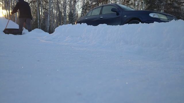 Чистка снега скребком и лопатой январь 2026 смотреть онлайн