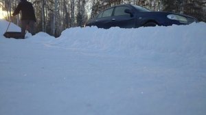 Чистка снега скребком и лопатой январь 2026