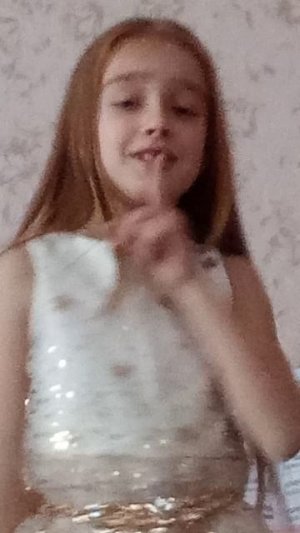 песня снежинки спускаются с неба.