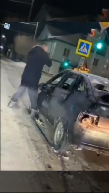 В Башкортостане водитель разбил и сжёг собственную машину.Со слов очевидцев, мужик психанул смотреть онлайн