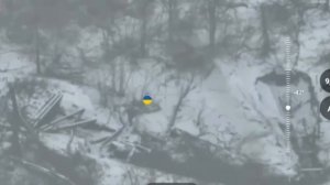 Наши воины раздают приветы стрелковым вооружением.mp4