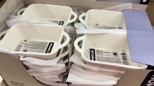 В Светофоре классные завалы посуды! Много новинок для кухни. Красивые тарелки, кружки, кастрюли.