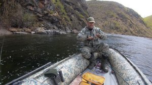 спасли муху с Хариусом ,оторвал леску но мы его поймали