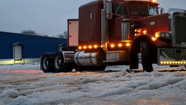 Peterbilt 359. Раскатывая *ярд* смотреть онлайн