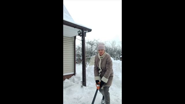 На кухне. На даче. В магазине))