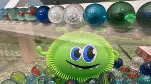 Мультики для детей и малышей , залипательное видео про разноцветные шарики и машинки