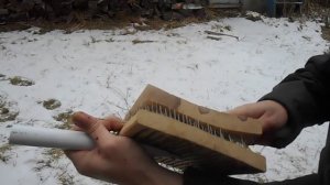 Чесание льна на ческах с иглами  отделение волокна от тресты косты на волокно Прядение на веретено