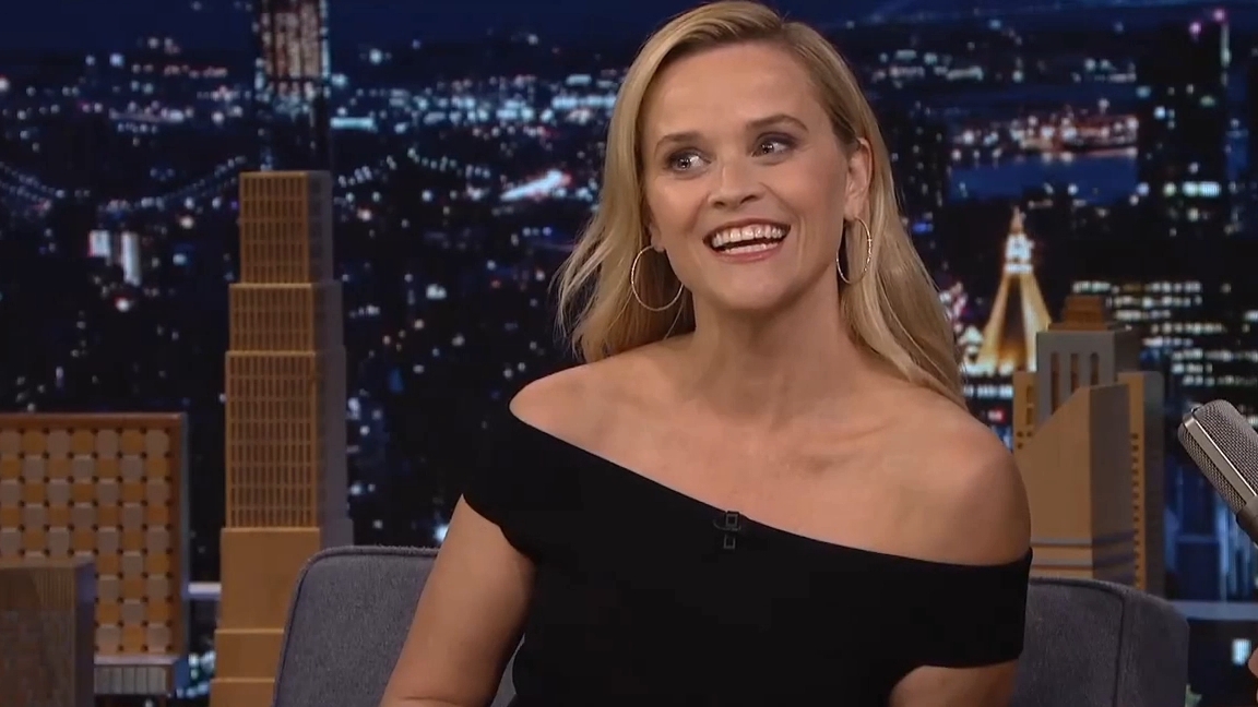 Риз Уизерспун могла бы победить Дуэйна Джонсона в бою | «Вечернее шоу с Джимми Фэллоном» смотреть онлайн