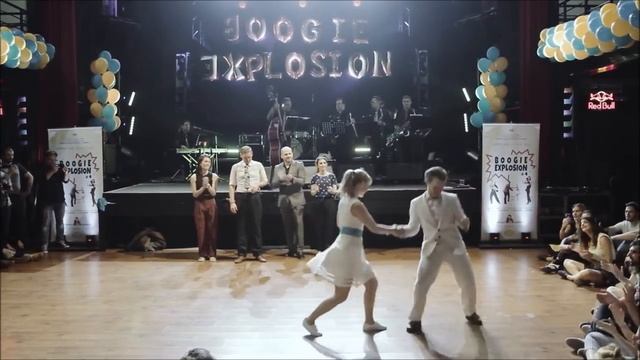 Преподаватели танцев весело проводят время на музыкальном джеме под живую музыку! #Танцы смотреть онлайн