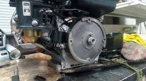 Вытекает масло из двигателя снегоуборщика Ресанта