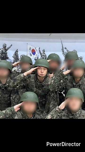 Появились фотографии двух участников NCT со своими подразделениями в учебном центре. смотреть онлайн