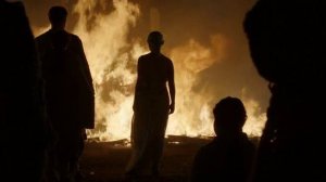 Игра престолов.Дейнерис возрождается из пепла с драконами.