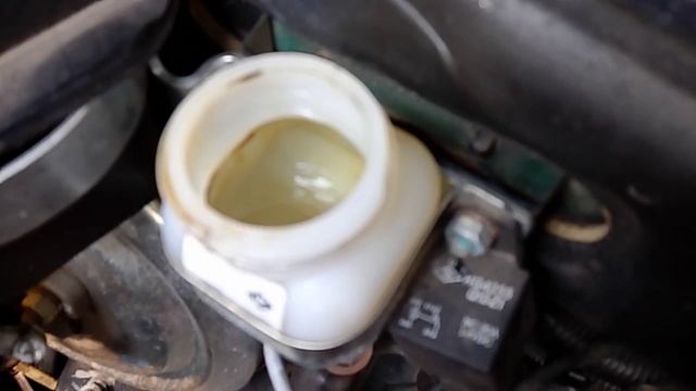 Как поменять жидкости сцепления Niva Travel