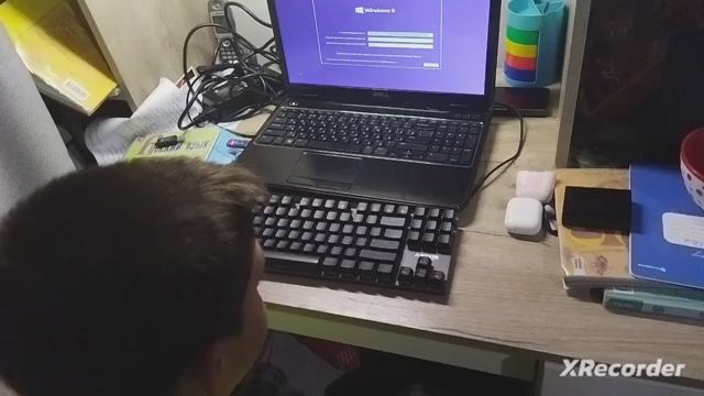 младший брат устанавливает windows 8.1 смотреть онлайн