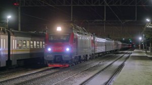 Встречные поезда на ст. Пески. ЭП2Д-0071 пригородного сообщения и ЭП20-065 с пассажирским поездом