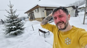 Засыпало по САМУЮ КРЫШУ! Один день в частном доме во время СНЕЖНОЙ БУРИ