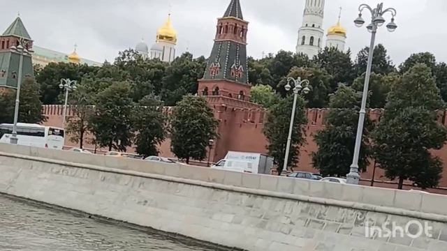 Прогулка по Москва-реке на трамвайчике.