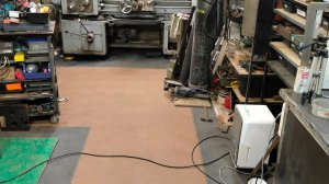 ПВХ плитка в гараже или мастерской