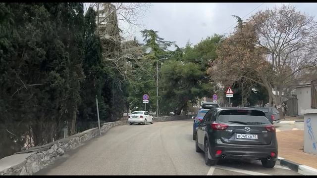 Ялта. По Руданского, Киевской ул., от Фонтанной и до Садовой ул. 27.12.2025. Крым. Crimea. Yalta. смотреть онлайн