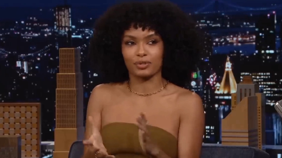 Яра Шахиди думала, что над ней издеваются во время съёмок «Питера Пэна и Венди» | The Tonight Show смотреть онлайн