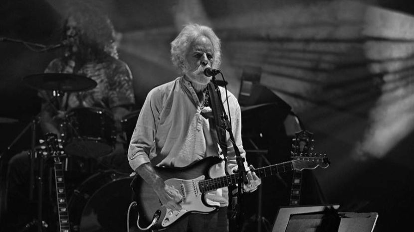 Гитарист Grateful Dead Боб Вейр умер в возрасте 78 лет