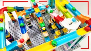 Мультики для детей. Увлекательные горки из блоков ☆ Лестница с лифтом. Смотреть Мультики для малышей