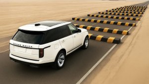 Машинки летают и прыгают! Развивающие мультики Машины помощники. Мультфильмы про машинки